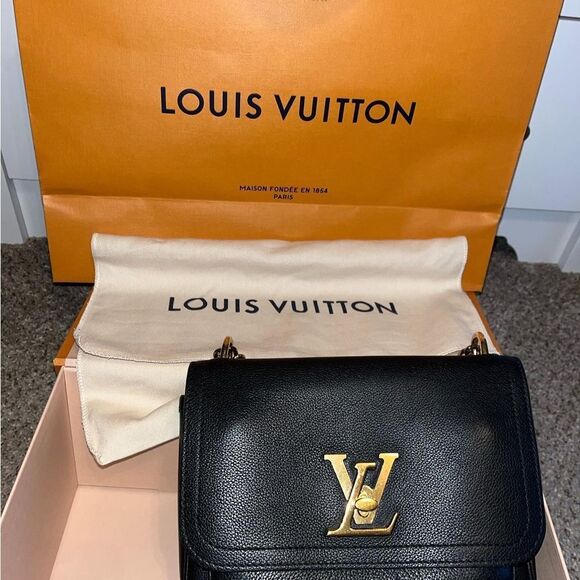 LV Chain Bag Lockme - Picture 9 of 10